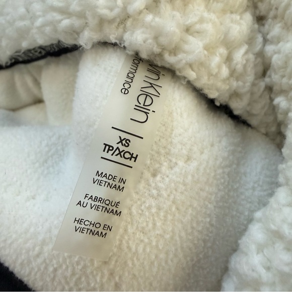 5 jacket Lululemon (4),Calvin Klein (xs), Industry (s) Love tree (s), Zara (xs) - Picture 6 of 16